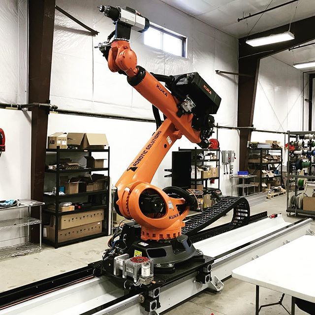 The newest member of the #evermore family. @jameyanthony and I are hard at learning the software @roboticsolutionsinc. @ceoevermore, you’re a visionary. This is next level. ift.tt/2KZd0SR