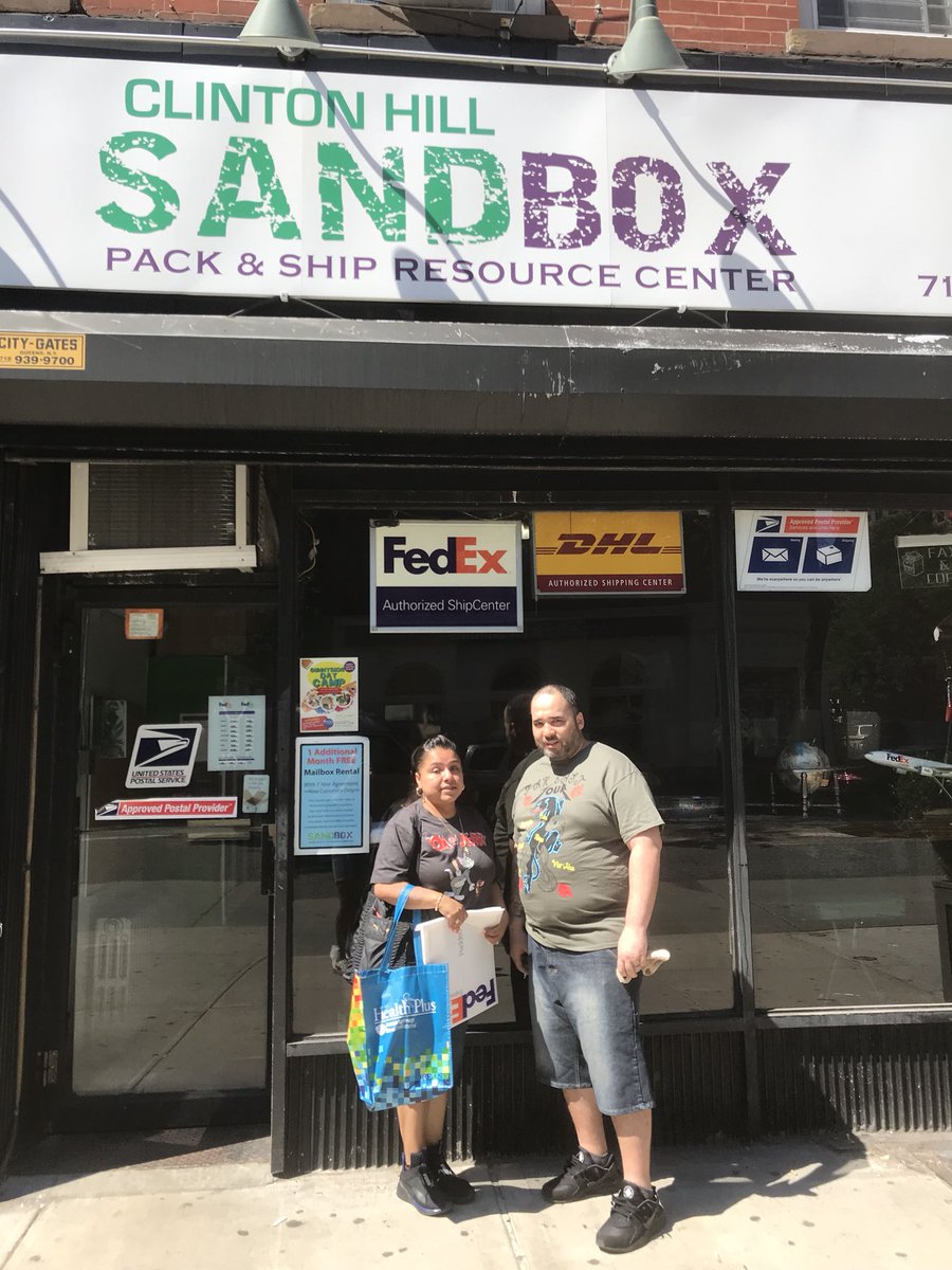 SANDBOXSHIPPING's tweet photo. Some of our loyal customers posted up real quick for a pic- #SandboxLOVE ! https://t.co/1omTg36yYL