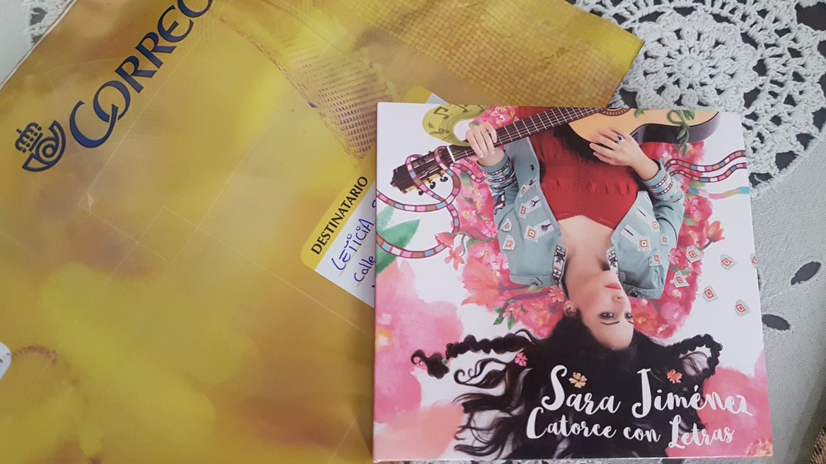 SoySaraJimenez_'s tweet photo. Este #CATORCECONLETRAS 💿se va cantando hasta #Málaga buscando su hueco en la vida de @Niloiv86 !!! 
Gracias Leticia por hacer tuyas mis historias! Por sentirlas bonito💙🌸!

Y tú Lo quieres en Casa firmado?PíDEMELO AQUÍ🤗💿✒ https://t.co/VBt0fNHev6 
@EspeRamGar @amelianicoleta https://t.co/exeCs4ynXd