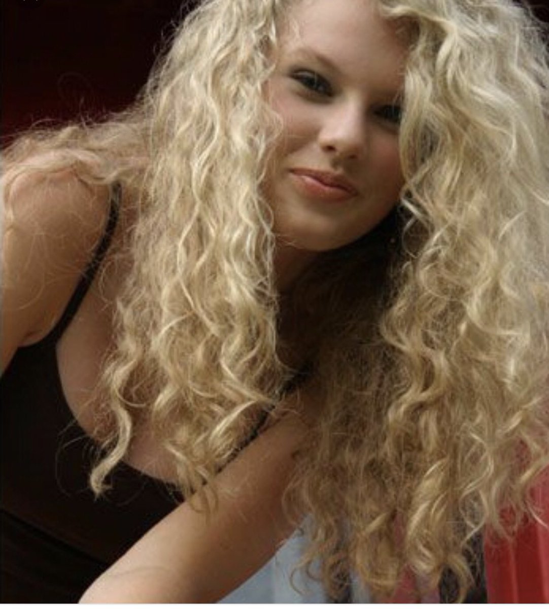 BigRepuSwiftie's tweet image. Little precious curly-haired angel bean