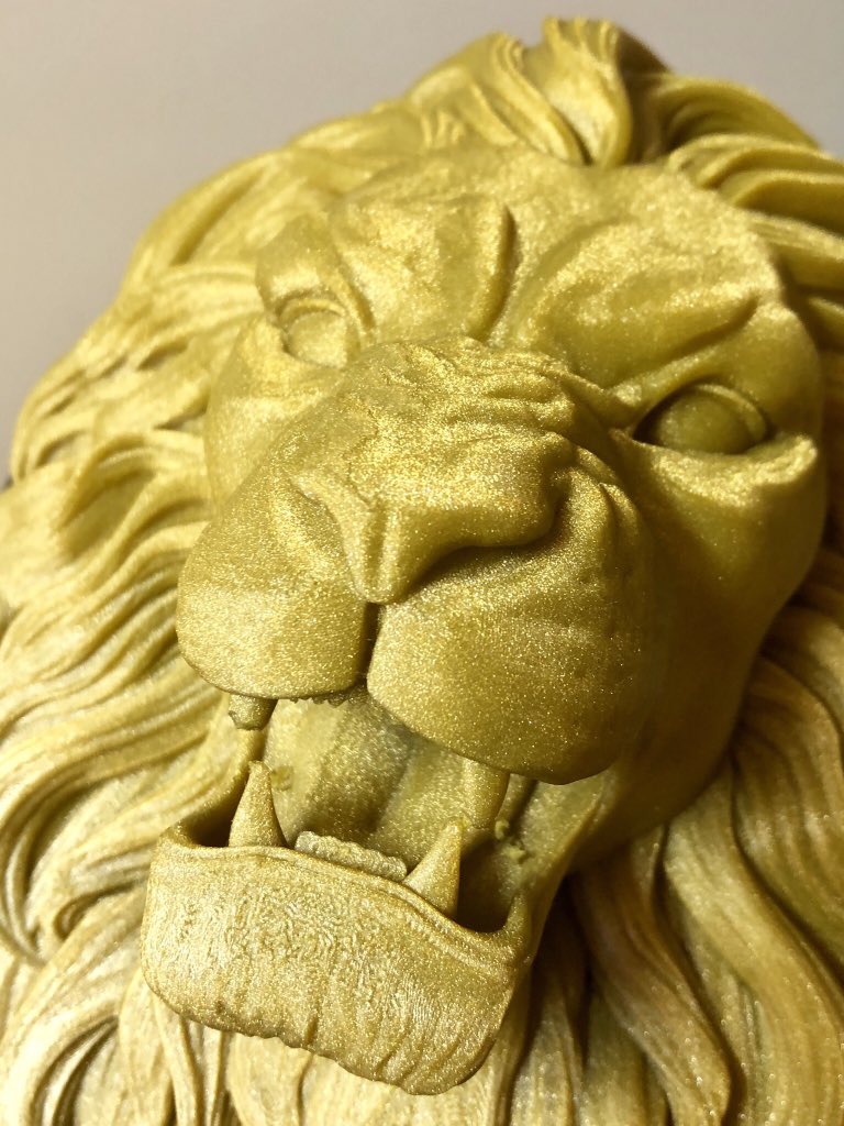 FilamentFrenzy's tweet photo. It’s FINISHED 😍 The EPIC lion printed on my @Creality3D Ender 3 in @Fillamentum Vertigo Galaxy &amp; Gold Happens PLA 😮 Sliced using @Simplify3D at 0.1mm layer heights at 50mms all aided by a @BuildTak sheet! @RealSexyCyborg please tell Creality I LOVE this printer 😍 #GameChanger https://t.co/MvE1WcWbCE