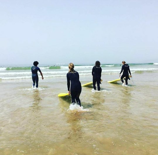 Surftwins3's tweet photo. No plans this weekend ? How about a surf session in our beautiful sunny beach book your surf lessons with us here https://t.co/ZzZsYQlD1i
#goodtimes #summer #surf #sunny #fun #surfinig #beginnersurfer #surfer #wave #surfschool #surf #surftwins #morocco #essaouira #holidays https://t.co/EDn4DlZv2o