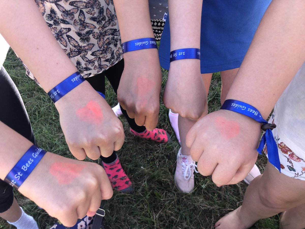StBeesGuides's tweet photo. Final night of the term enjoying a #guidefest party with neon face paints &amp; pizza too! #girlguiding https://t.co/rGXj7FlHDn