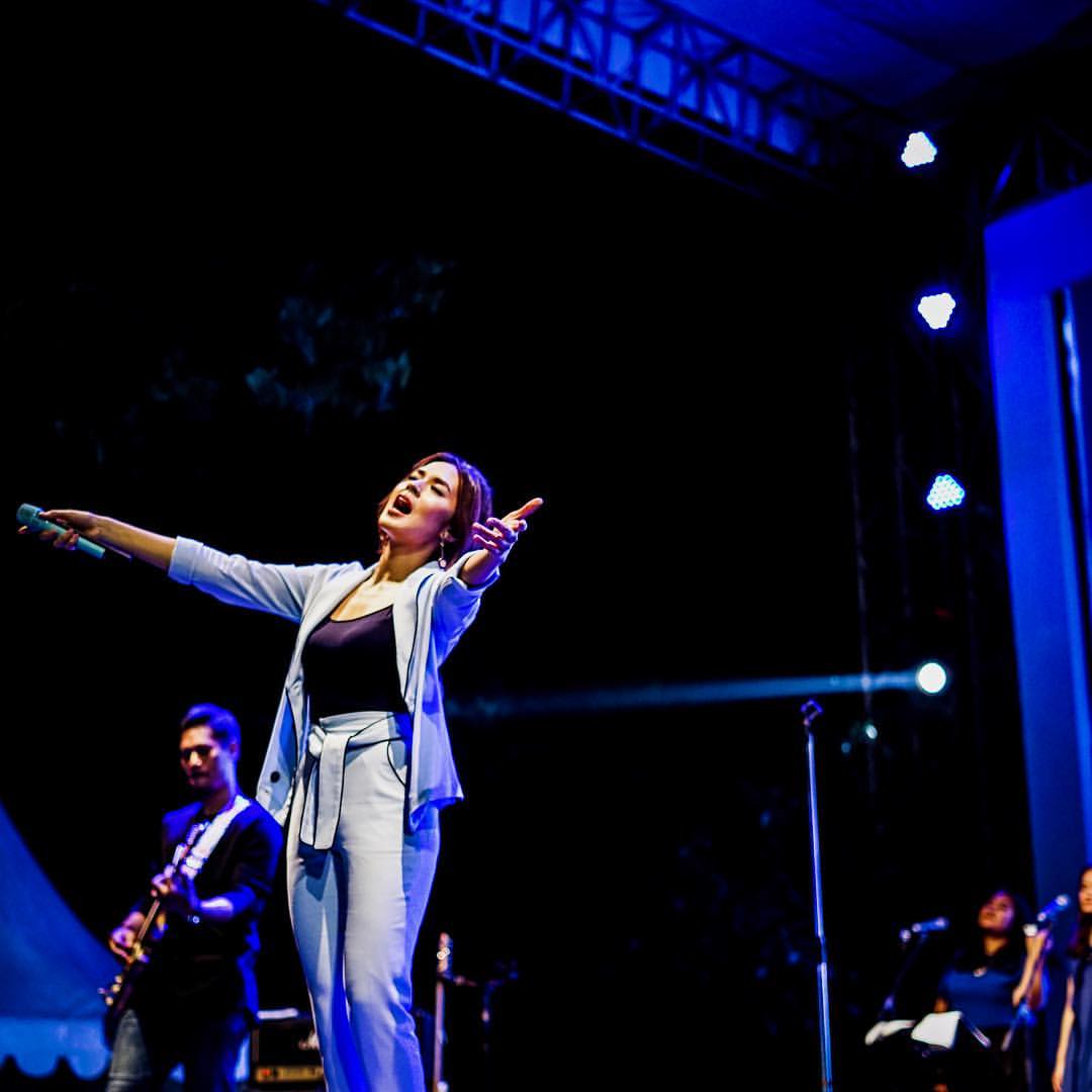 sumfourmit's tweet image. presents COWORKFEST 2017 by Coworking Indonesia sepecial performance @raisa6690 #indonesia #coworkfest2017 #jakarta #raisa #beautiful #concert #saturday #likes #follow #weekend #love #lightroom #photooftheday #tamanmenteng #manualjakarta #music photo #bankbri #raisa6690