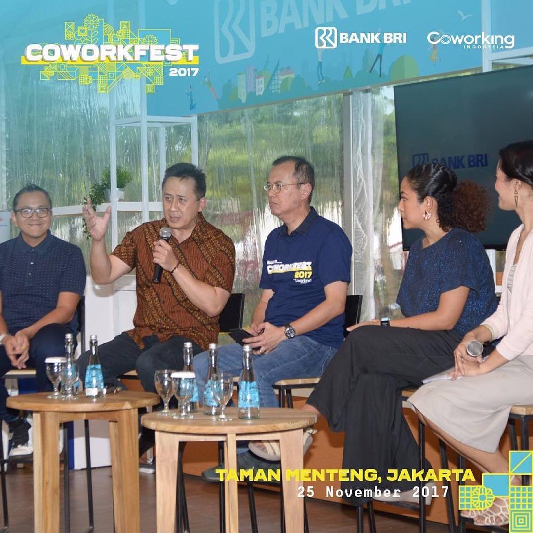 sumfourmit's tweet image. Terimakasih @yukkaharlanda (Founder of @bro.do ) yang sudah mau sharing bagaimana membesarkan lokal brand melalui komunitas di COWORKFEST kalo tahun ini coworkfest diadakan lagi gimana tanggapan kalian #kawulamuda @bankbri_id
#BRICWF2017 #ApaItuCoworking #CoworkingIndonesia