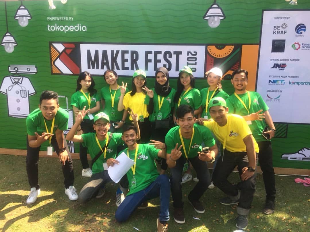 sumfourmit's tweet image. panita makerfest 2018 yang selalau semangata pantang menyerah nih  untuk suksesin acara maker festival dan seru seruan bareng kalian .
.

#MakerfestJakarta
#MakerFest2018
#goodpeople
#KreasiLokal
#MulaiAjaDulu
#cometo_event
#jakartainfo
#Tokopedia