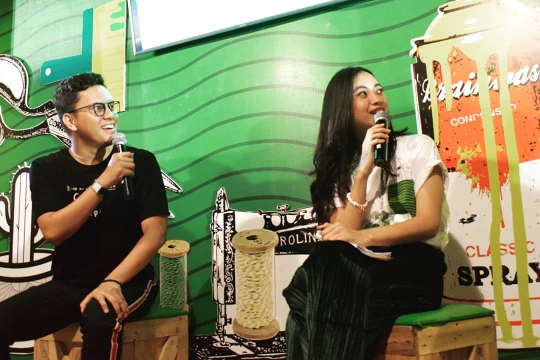 sumfourmit's tweet image. Keseruan dan serta sharing ilmu nih bareng creator yg pasti udah tau semua dong yap this is @ariefmuhammad
.
.
#MakerfestJakarta
#MakerFest2018
#goodpeople
#KreasiLokal
#MulaiAjaDulu
#cometo_event 
#jakartainfo