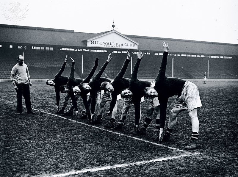 FOTOS HISTORICAS O CHULAS  DE FUTBOL - Página 16 DhsdxeCW0AAI3mB