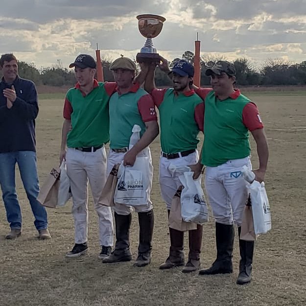 asocdepolo's tweet photo. ¡La Palmita, campeón!

En Santa Fe se jugó la Copa Gob. Candioti, entre equipos de 0 a 2 goles de hcp.

Los ganadores fueron Andrés Laumann, Pedro De Feo, Justo Alemán y Gustavo Senn. ¡Felicitaciones!

#PolodelInterior
#PoloFederal
#PoloTodoElAño
#PoloyTurismo
#CandiotiPoloClub https://t.co/WHHiKmZJHr
