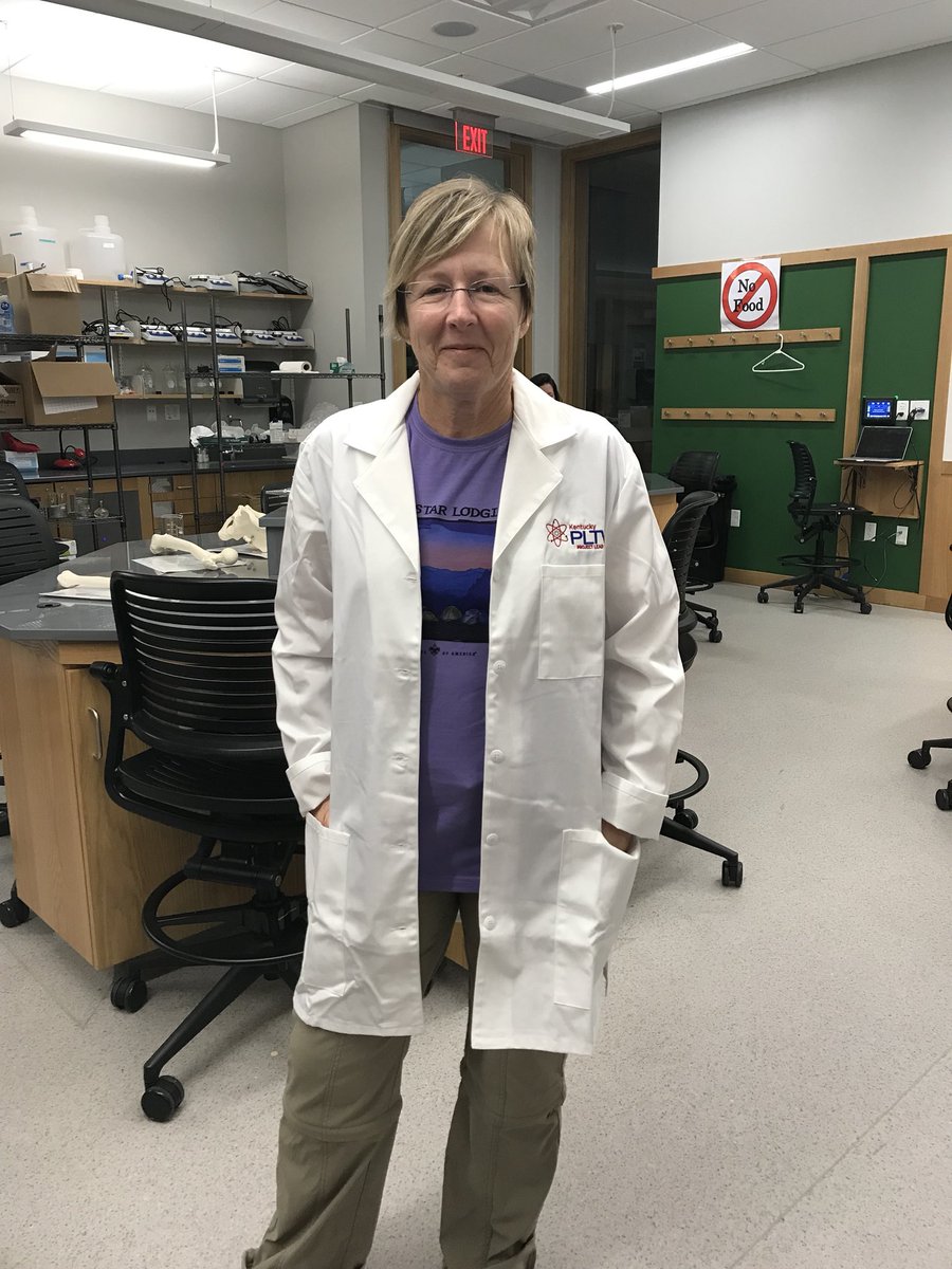 RHutcheson4's tweet image. HBS Training - Got my official PLTW lab coat 🙂 #rylepltw