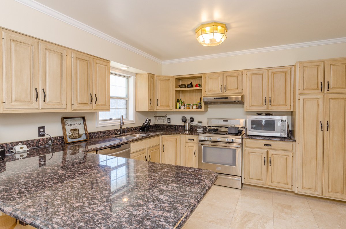 SoldByAnAngel's tweet photo. We are so pleased to present our new listing in American Fork!  A wealth of thoughtful features enrich this handsome rambler with a mother-in-law apartment.  Click the link to take a 3D tour of this home!
https://t.co/fi526e3frt https://t.co/pKfymv0ccK