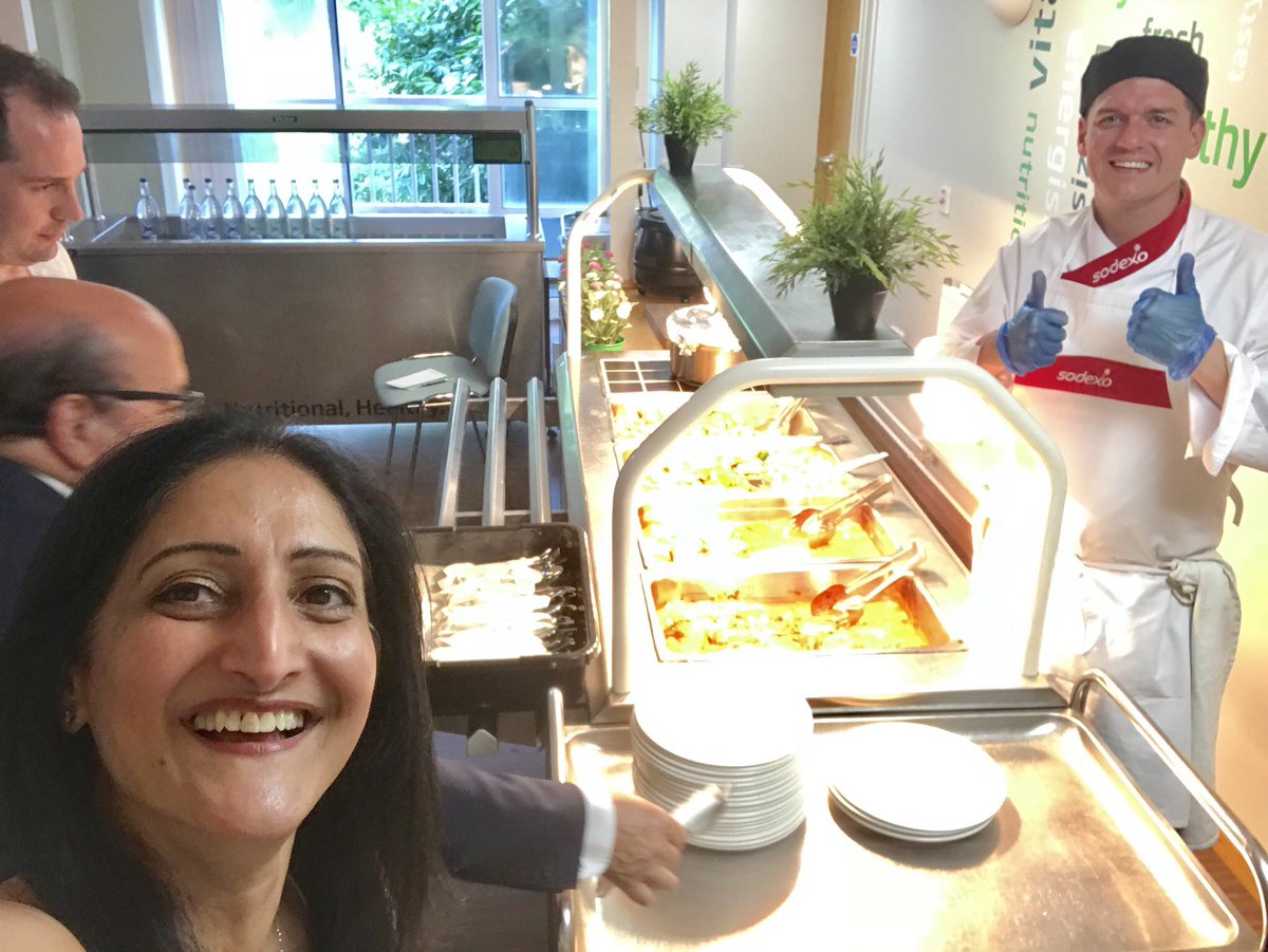 One of our favourite consultant #ophthalmologist <a href="/MrKamBalaggan/">Kam Balaggan</a> is back talking to us <a href="/Wolves_LOC/">Wolverhampton LOC</a> about #vascular #retinopathies. Big thanks to our hosts <a href="/huss_sarah/">Sarah Hussain</a> @nuffwolvhosp &amp; Andy for a fantastic meal. 
#MECS <a href="/RWT_NHS/">The Royal Wolverhampton NHS Trust 🏥</a> <a href="/RCOphth/">Royal College of Ophthalmologists</a> <a href="/GOC_UK/">General Optical Council</a> <a href="/CollegeOptomUK/">College of Optometrists</a> <a href="/OpticalConfed/">Optical Confed.</a> <a href="/LOCSU/">LOCSU</a>
