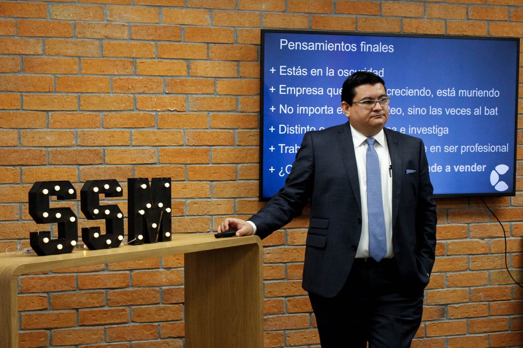 startupstudiomx's tweet image. Muchas gracias Héctor Cuellar de Consorcio C por haber coacheado a la nueva generación de Startup Studio con la charla &quot;B2B Sales&quot;