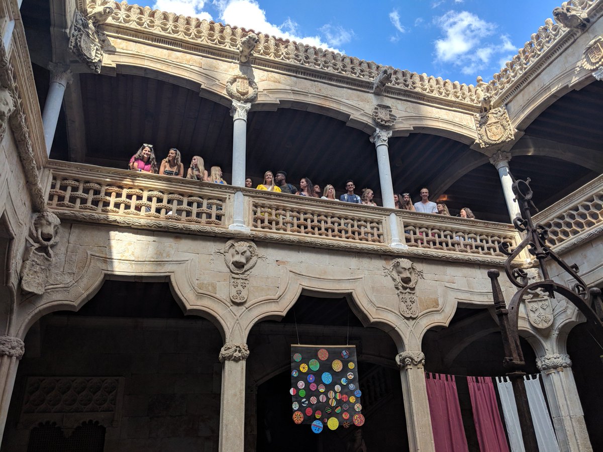 SpanishProfaCMS's tweet photo. Inside the University biblioteca! #sanchamanca https://t.co/R3grUGTY9L
