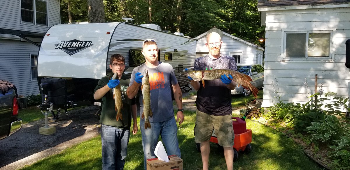 TackleWater's tweet photo. We landed 9 pike and 1 bass in the short trip. The keepers were 24", 25", and 36". Lurea used were:Chartreuse "OG" prototype lure, Pink &amp; Purple "OG" lure with a #10 Indiana blade, Black &amp; Gold "OG" lure with a #10 Indiana blade, and a Chartreuse J.U.N.K. prototype lure. https://t.co/HhvEOdpj1H
