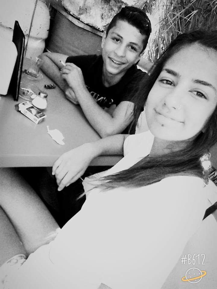 pofturceyn's tweet photo. Öldü diyolar, ölmedin ki sen. Kaçmışsındır gene bi yerlere kafa dinlemeye. Ama uzadı artık hadi çık gel nerdeysen yandan gül gene böyle. Delikanlım benim, bırakmazsın sen yarı yolda. Bak inanmıyorum ben kimseye, bekliyorum seni. Nur yüzlü, Ay bakışlı. https://t.co/uz9bXIOKJ8