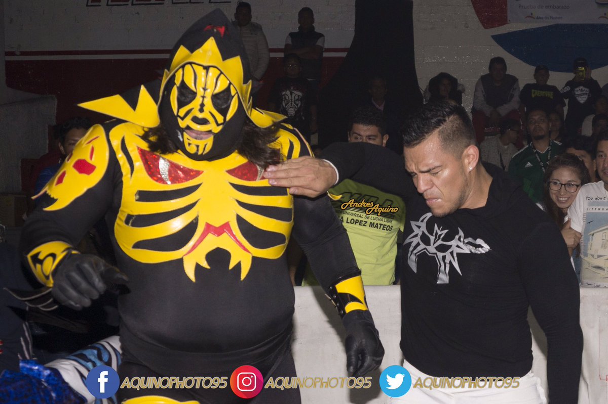 aquinophoto95's tweet photo. Raquetazo de .@mascara_papi sobre @laparktapia
#Instagram 👉 https://t.co/QKbXIZoihP 👈
#Facebook 👉 https://t.co/U37arsMCGx 👈
#LuchaLibre #Wrestling 🤼♀️
#Alpha77 📷
#SonyAlphaMexico
#ComunidadAlphaMexico https://t.co/Ug2LVFPjAA