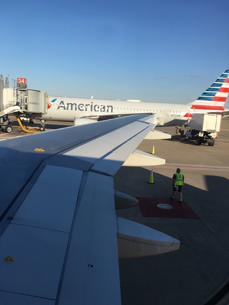 SparkyPlushki's tweet photo. On my way back home! What a fantastic weekend at #Anthocon2018. Gonna miss all of you so much! See y’all next year or sooner 😋 ❤️ https://t.co/voMGReiNRw