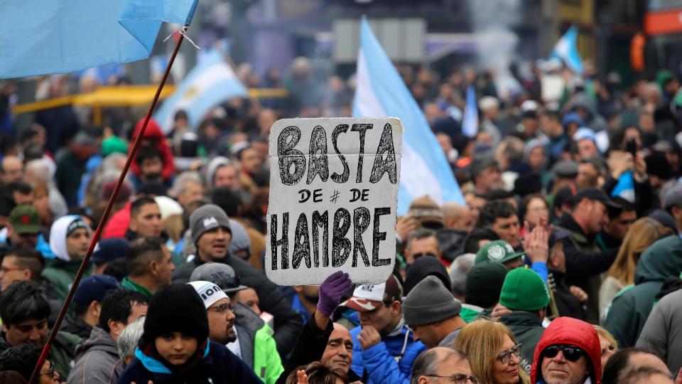 rogeriotomazjr's tweet photo. Saudações ao povo da Argentina que celebra hoje o #DiaDeLaIndependencia em plena luta contra a pilhagem que o governo corrupto de @mauriciomacri promove desde 2015! #LaPatriaNoSeRinde #ForaFMI https://t.co/HOp5QYUIR6