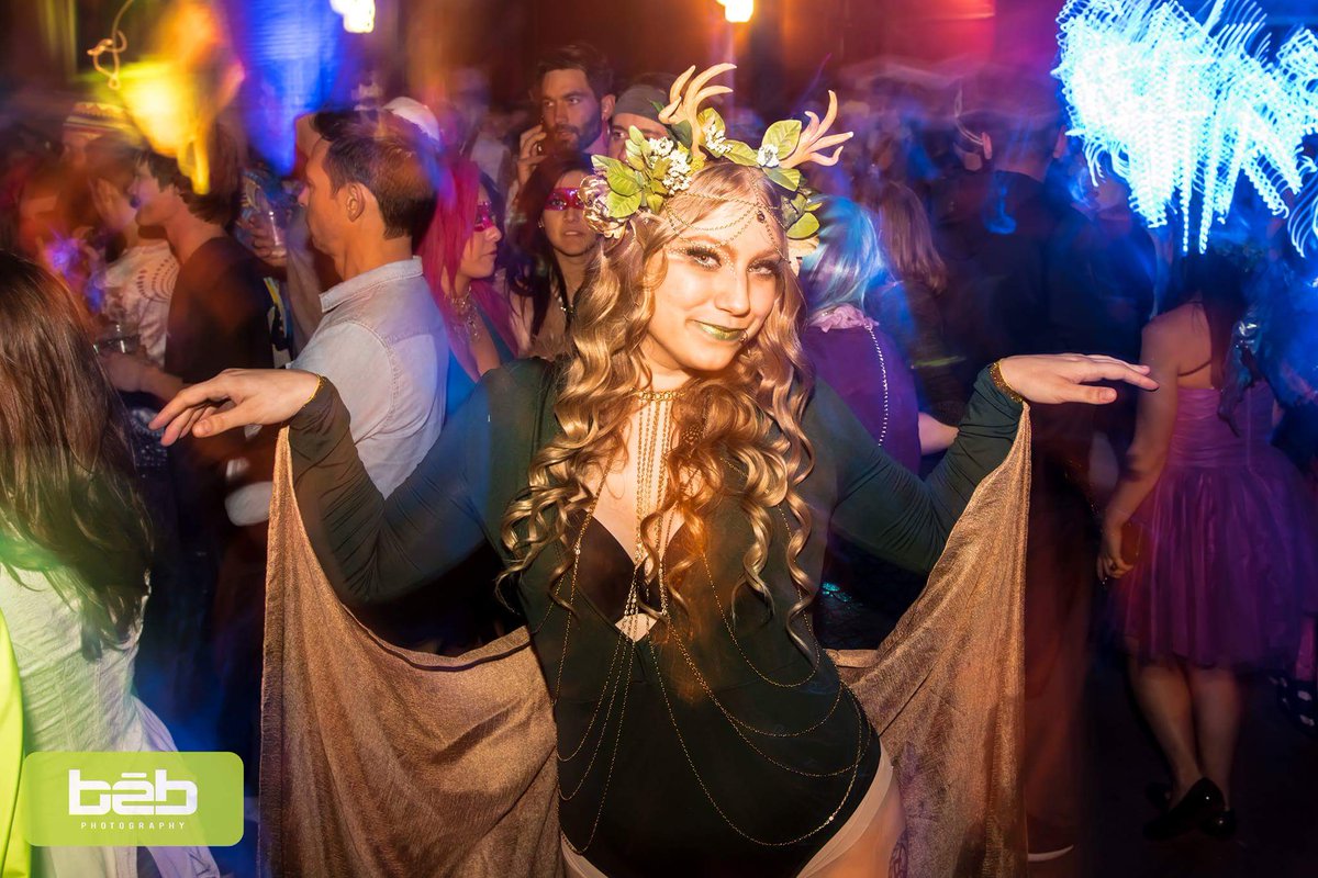 #SensoryIllumination 2018 🌿💛🌿 📸: <a href="/bebfoo/">Brian E. Bothwell</a> &amp; Steve Just // <a href="/littlechromette/">Kc Nova</a> @gogogadgetdani #gogocollective #gogolife #gogoworld #wegogo #wearethedancers #gogodancers #performanceart #dancersoftwitter #OptikGoGos #OptikEntertainment