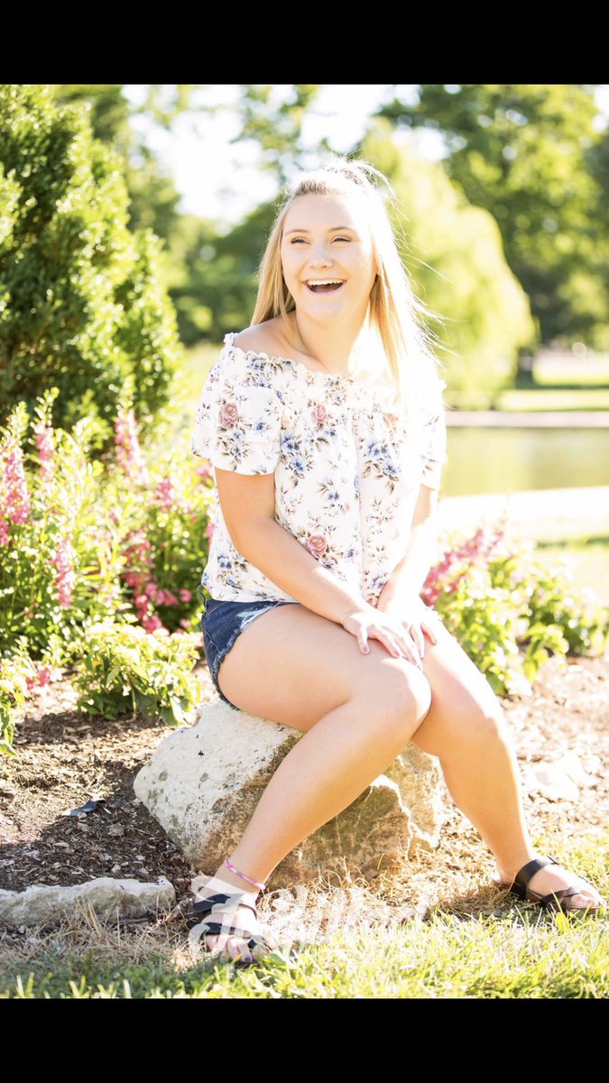 Fulfilled_Hope's tweet photo. Meet Skylar! She is our new Senior Ambassador from Fredericktown High School! Be on the lookout for many more sessions with her! #fulfilledhopeseniors #missourisenior #missouriseniorphotographers #seniorambassador #senior2019 https://t.co/e9VCpsg17r