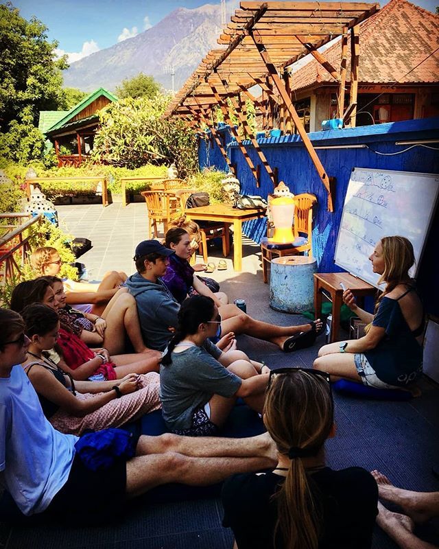 apneista's tweet image. Intro into freediving with  Agung watching #nationalgeographic #agung #learntofreedive #apneistafreedivingbali #holdyourbreath #libertywreck #fundive #underwaterexplorers #holidaytravel ift.tt/2zrjR6e