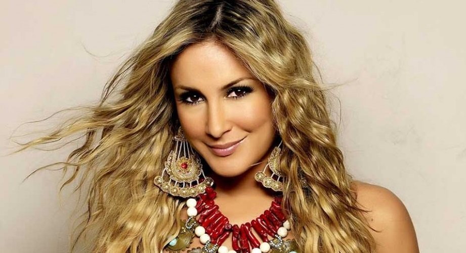 RCLatin1's tweet photo. Hoy 10 de julio cumple 38 años Claudia Leitte, cantante, cantautora, bailarina y empresaria brasileña, conocida por temas como Quer Saber?, Largadinho, o Bem Vindo Amor. https://t.co/HpAwzvJKI2