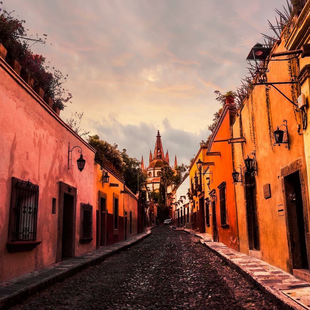 abrahamojica's tweet photo. If you like photography, you should go to San Mickey. In every street, store and door you get good material 📸. #GoPro #GoProMx #GoProMeet #GoProTravel #GoProFamilyMx #Landscape #Outdoors #Travel #girl https://t.co/cxlcuNYJtL