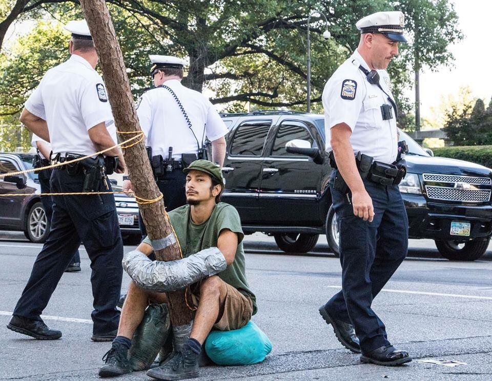 victoreccx's tweet photo. This is what went down in my downtown today https://t.co/l516zSNyui