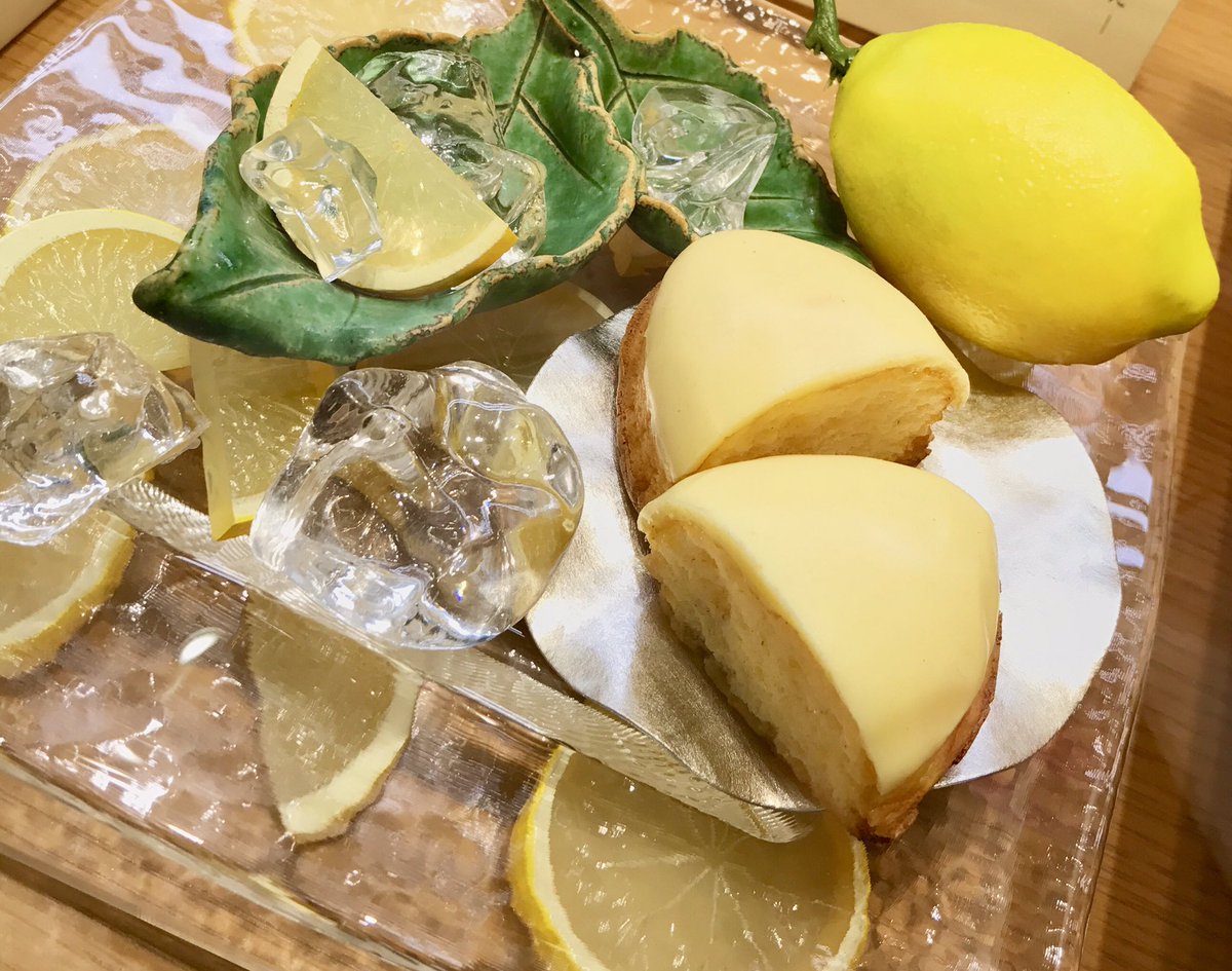 Hankyu Food News Sur Twitter 瀬戸内に降り注ぐ 燦々とした太陽を浴びて育ったレモンと 大阪 で採れたハチミツを合わせて やさしい甘みのレモンケーキに 今の季節は 冷やしてもおいしく食べられますよ 檸檬燦 Gokan 五感 うめはんデパちか Hankyu 阪急