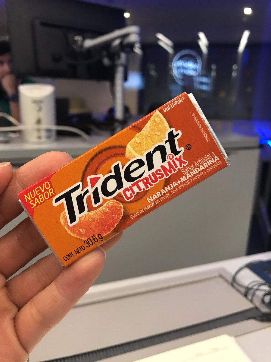 AnaRoMusic's tweet photo. Tengo un problema con estos @TridentColombia #citrusmix quiero comerme uno cada 5 minutos 😱 me enviciaste 🙈🤣 @Vegaproductor https://t.co/KTbbjHJn6o