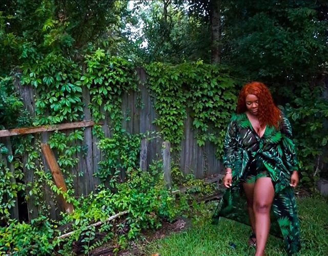 Turtle1920's tweet photo. Feeling like Poison Ivy looking for her next victim🌱
.
.
.
📷: @thequeenlifega 💇🏾♀️: @beauty_forever_hair #malaysianhair 👗: @ftfsnaps #ftf #ftfsnaps #plussizefashion #romper #turtlelovesbeauty #youtuber #beautyvlogger #beautyinfluencer #batonroug… https://t.co/ACIxPPWM6J https://t.co/irCQyzZw9t