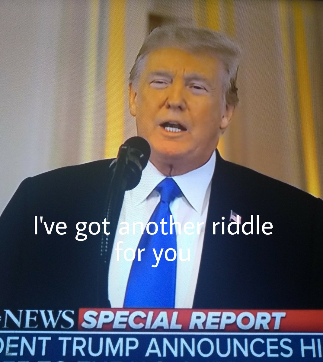 _ellogorgeous's tweet photo. Why is he so orange? https://t.co/HAxdvU5Z8P