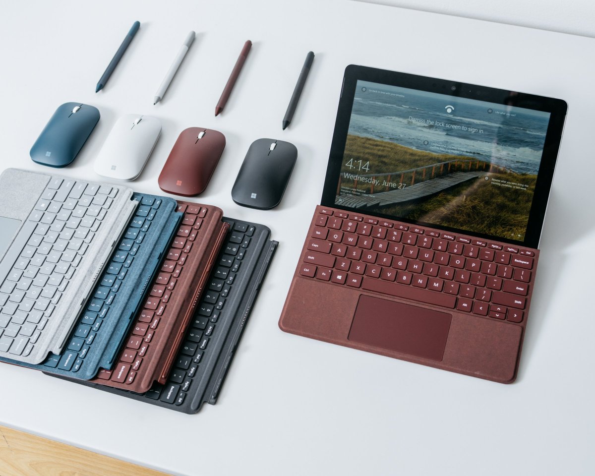 WIRED's tweet photo. Hello, beautiful. Meet the Surface Go, @Microsoft's big bet on the tiny-computer future: https://t.co/fHsZ3nZazn https://t.co/JoHbKiWbWD