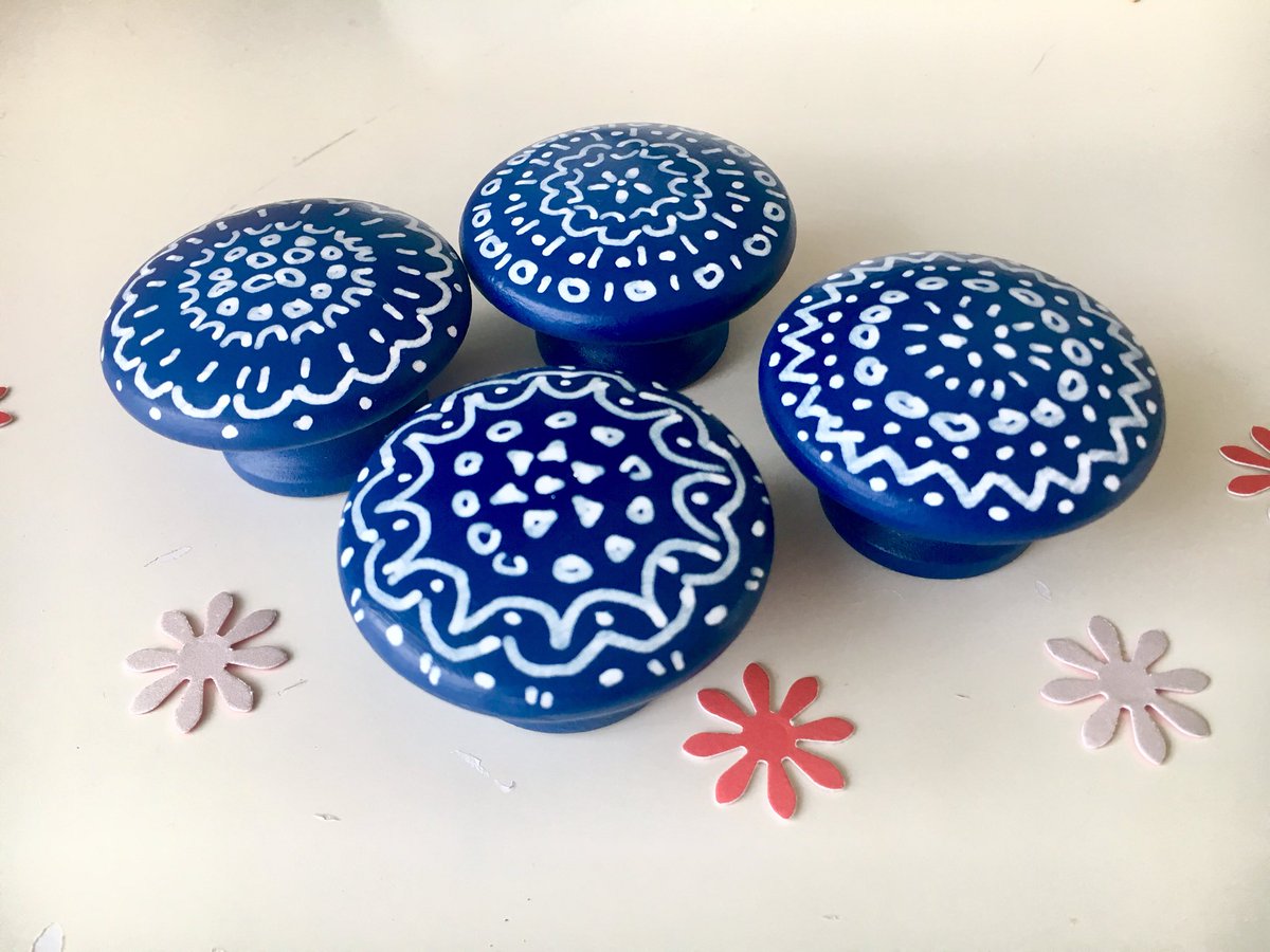 sweep_of_sand's tweet image. drawer knobs, boho hand-painted mandala sweepofsand.com/shop/boho-draw… #customknobs #cabinetknobs #bohochic
