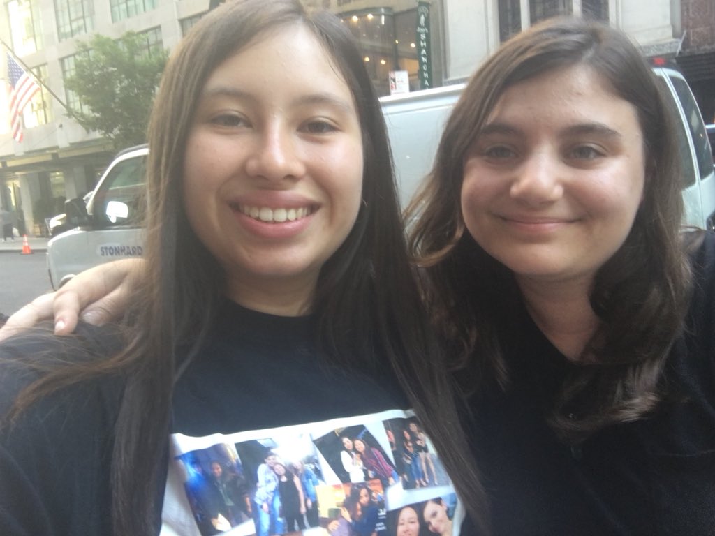 srfHOPE2413's tweet photo. @SCarsonMexico Honestly it was a dream come true to meet you and @obeyme123_emily !!! We had such a fun time!!! Thank you @SofiaCarson for bringing us together!!! We did an Instagram Live and just spread #carsonator Love!!! #Semfi Forever!!! 😍💖💙❤️ https://t.co/9pX33RUJBk