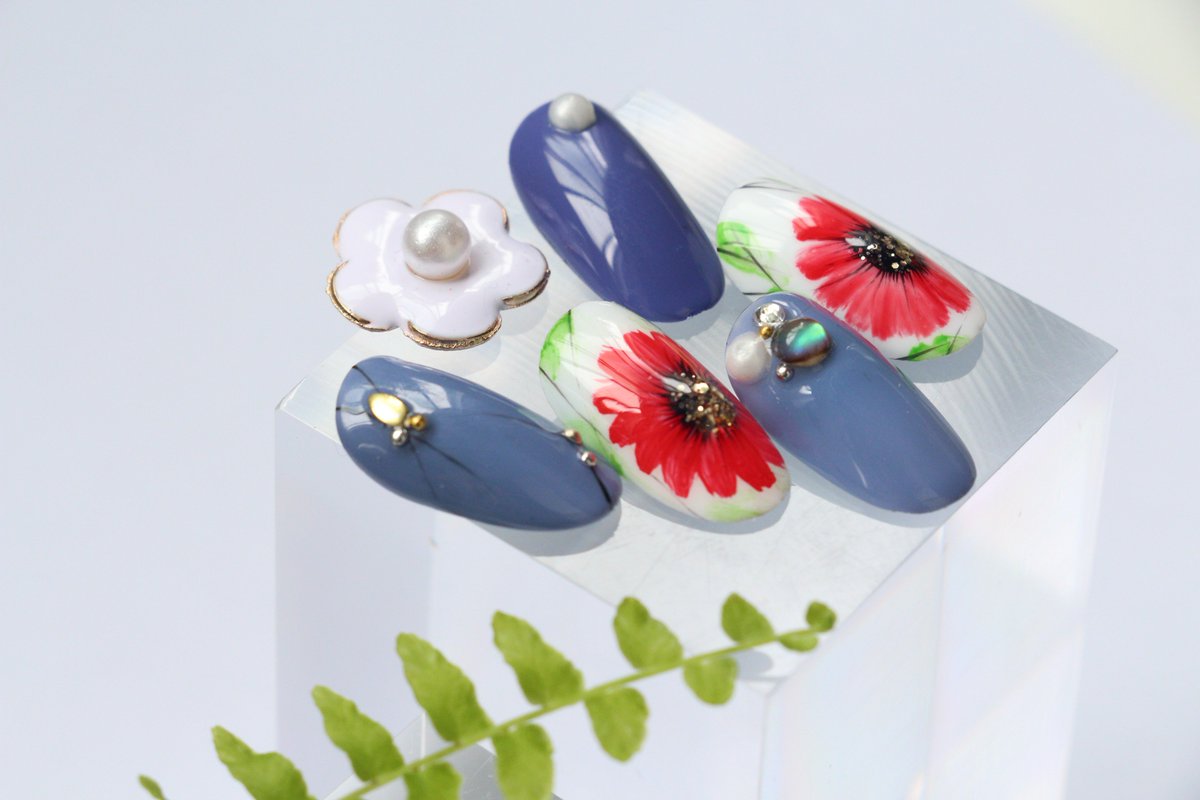 blue and red is the most romantic color😍