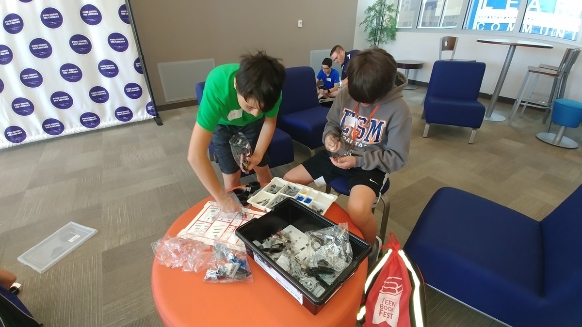 AWilsonESM's tweet photo. Collaboration, Teamwork &amp; Innovation at Spartan Camp 2018 Robotics Course #esmpgspartancamp #i2Learning @aturbeville21 @PGTechEd @DonnaDeSiato @DougMohorter @ksouthwe https://t.co/r0lGcwg5b0