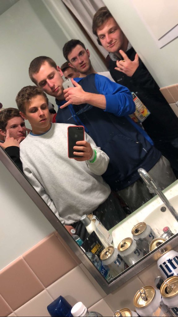 danny_dry11's tweet photo. Happy bday ski have a good one bro ✊🏼@okiedokie124 https://t.co/eL9gzPoO3i