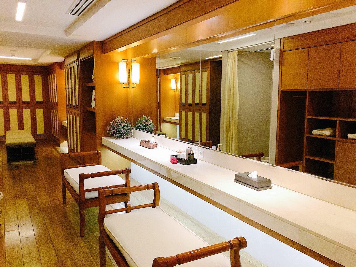 Luxury locker room💖