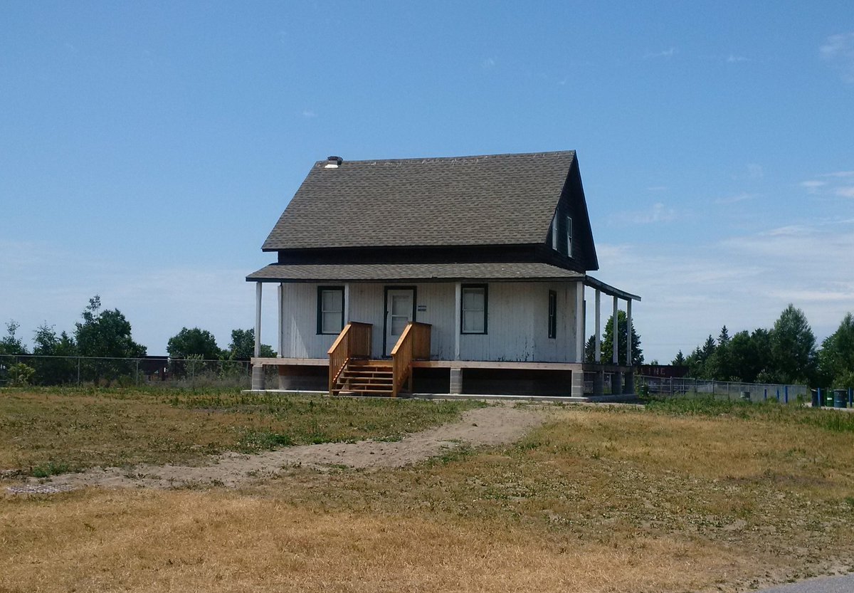 MacPhersonRant's tweet photo. The work roadtrip continues. Goodbye North Bay...hello Walkerton. #dionnequints #ontario https://t.co/6omPYi2Xry