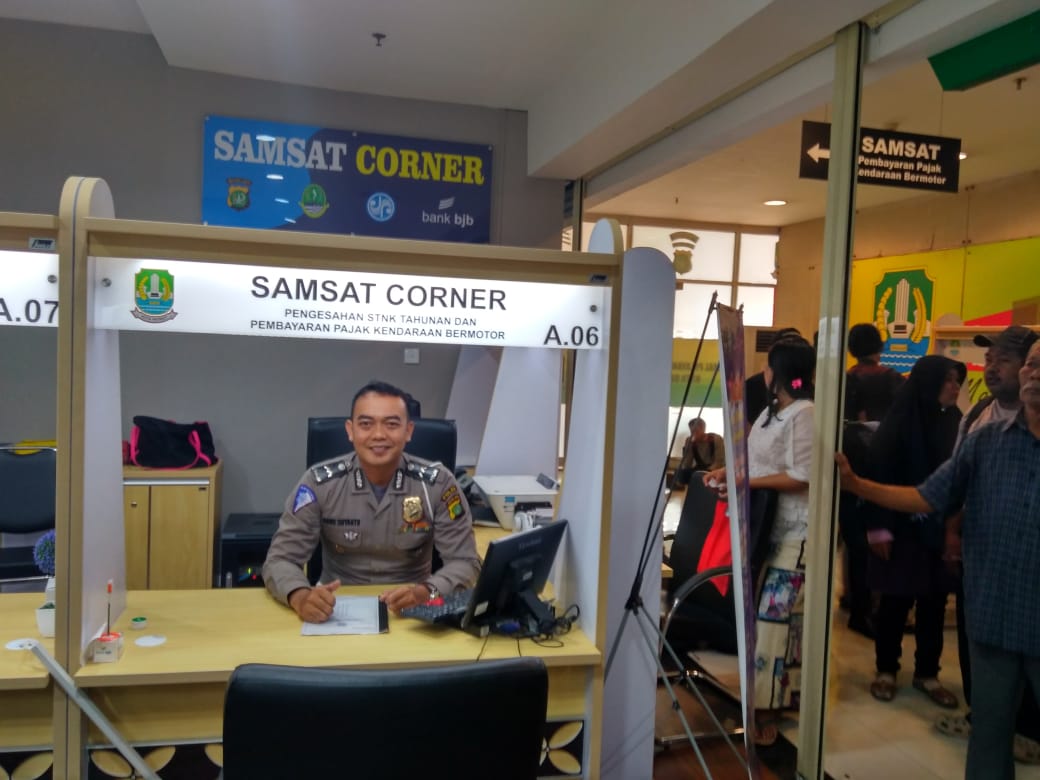 TMCPoldaMetro's tweet photo. 08.42 Pelayanan Gerai Samsat Kota Bekasi di Mall Bekasi Junction Jl Ir H Djuanda Bekasi, hari Selasa 10 Juli 2018 jam 08.00 s/d 14.00 WIB siap melayani wajib pajak. https://t.co/oczG1tF2Us