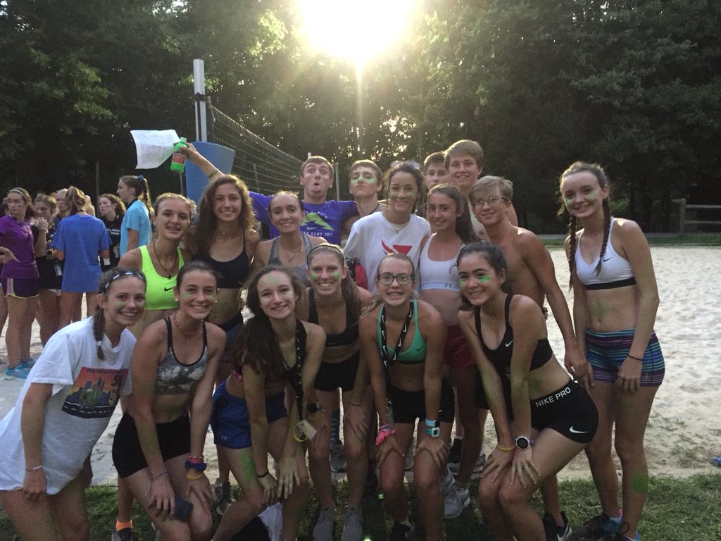 ephstfxc's tweet photo. Monday at #runsmrc ended with a scavenger hunt! @lauren_gramling put on 50 shirts, Owen cheering on his team during plank, @lackere talked whale, and @ephstfxc and Woodland XC teaming up! https://t.co/wiZG2GNu3Y