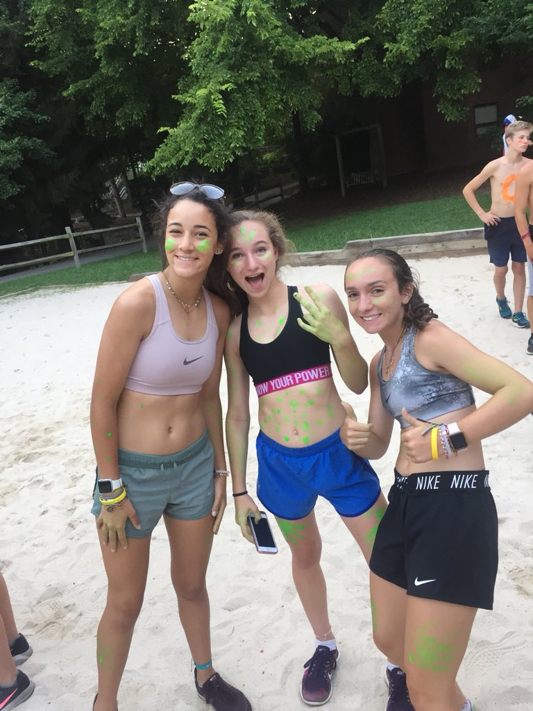 ephstfxc's tweet photo. Monday at #runsmrc ended with a scavenger hunt! @lauren_gramling put on 50 shirts, Owen cheering on his team during plank, @lackere talked whale, and @ephstfxc and Woodland XC teaming up! https://t.co/wiZG2GNu3Y