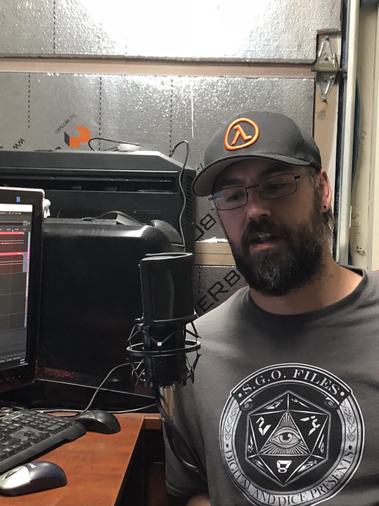 Justinthulu's tweet photo. There was a spider on Mark’s mic while we were recording the next episode of #CreaturePasta... we were both worried. https://t.co/oeu4wqNrr3