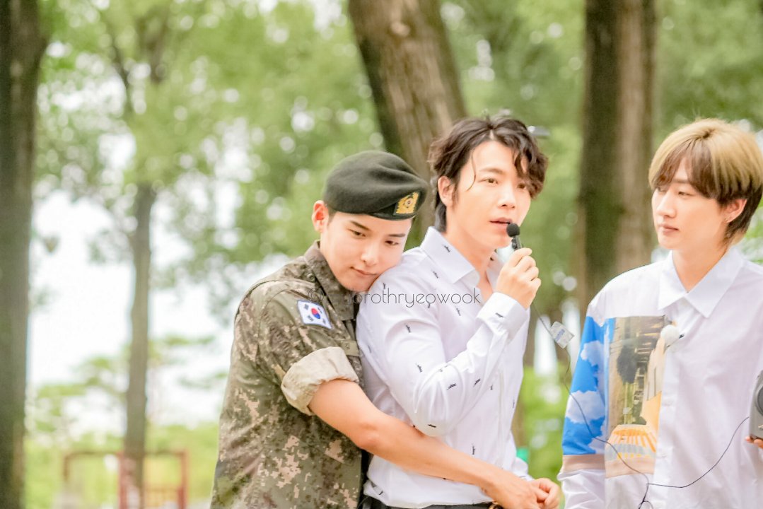 mybrothryeowook's tweet photo. なぜ食べたwwwwww

#Return_to_the_Little_Prince 
#WelcomeBackRyeoWook 
#려욱 #Ryeowook #Donghae https://t.co/rtfKAgnmle