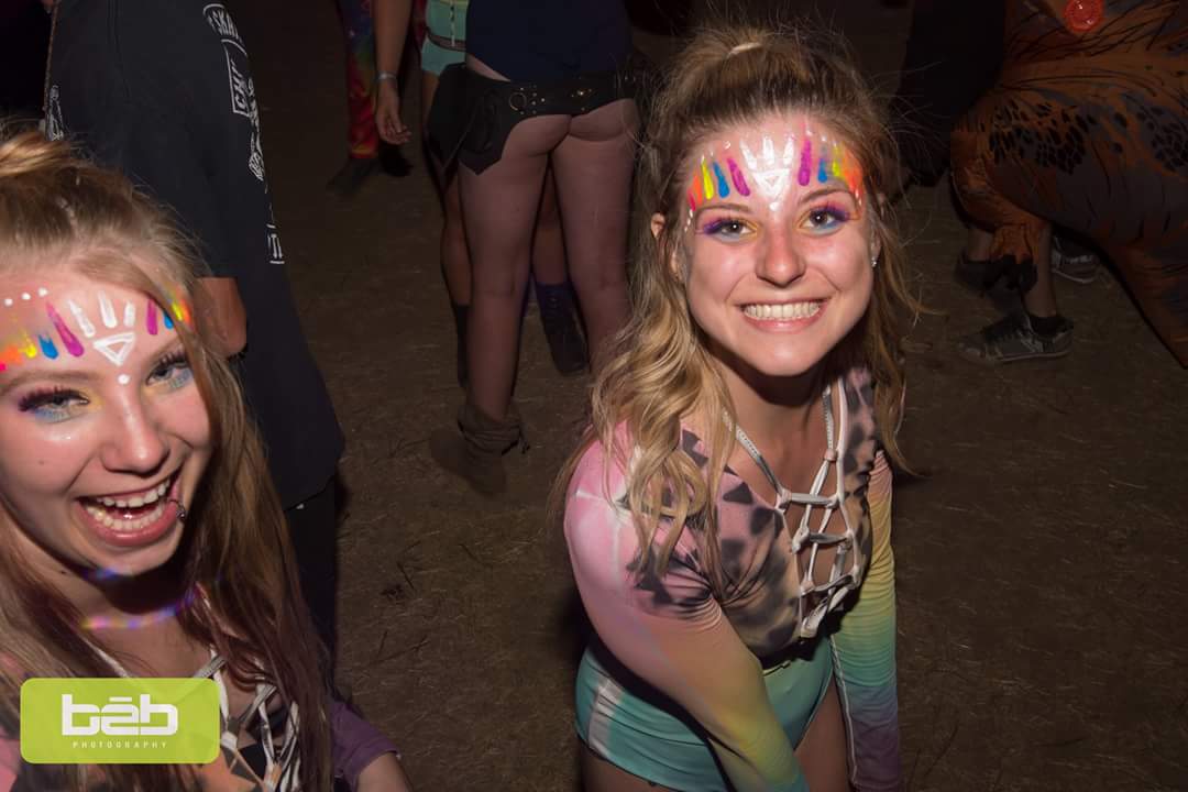 Optik GoGos performing for @deuceparks at <a href="/KonnexionFest/">Konnexion Music Fest</a> 2017 📸: <a href="/bebfoo/">Brian E. Bothwell</a> 💛💚💙💜 <a href="/littlechromette/">Kc Nova</a> @gogogadgetdani #DeuceParks #KonnexionMusicFestival #gogocollective #gogolife #gogoworld #wegogo #wearethedancers #gogodancers #performanceart #OptikGoGos #OptikEntertainment