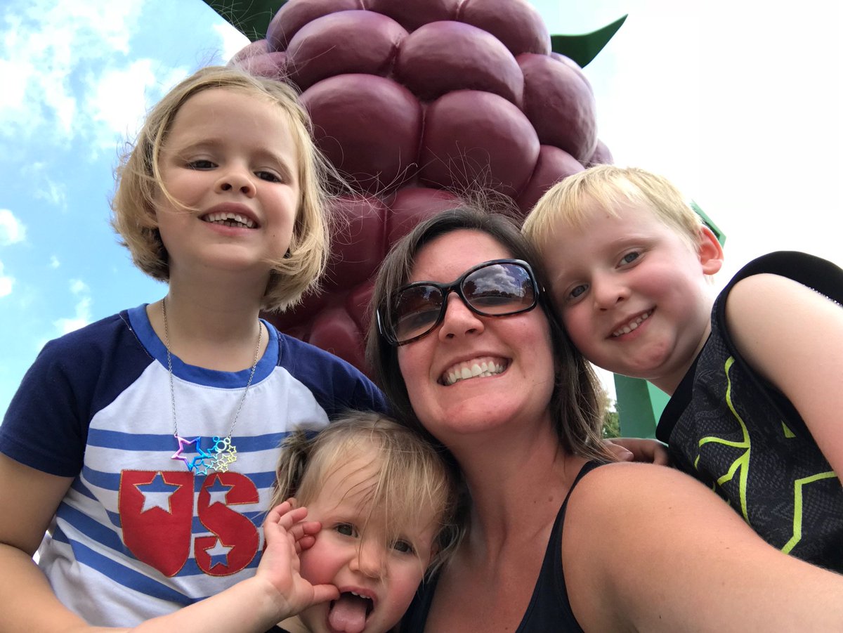 Jjherby's tweet photo. @RaspberryFest #BerrySelfie2018 https://t.co/mhU9EfWzXf