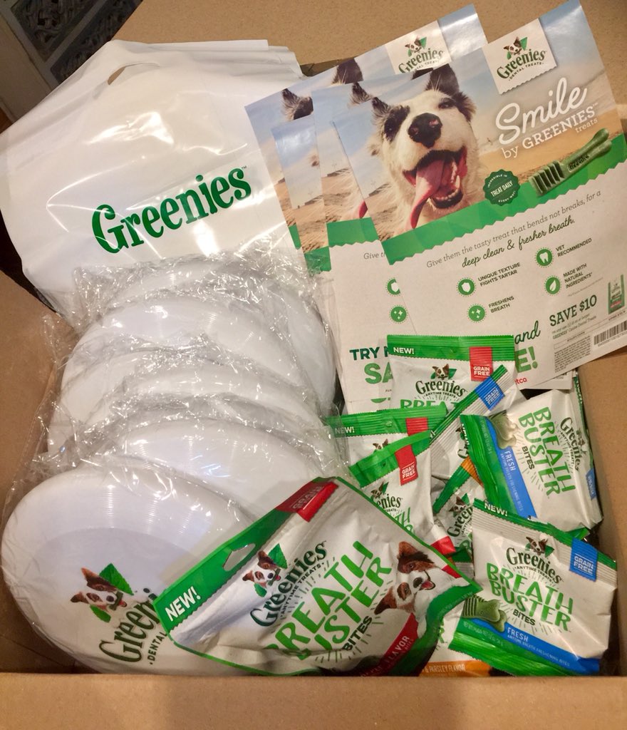 TxPartyPrincess's tweet photo. A #GreeniesParty is in the works! 🎉 Just received our party pack, and the fur babies and I couldn’t be more thrilled! #petco #Sponsored @Greenies @RippleStreetFun https://t.co/kBalyrmfyP