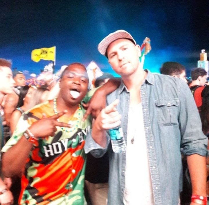 naamanjackson85's tweet photo. Please tell mw I'm not the only onw missing @EDC_LasVegas 🤔. When you're faded as fuck trying to find the homies at basspod, and you accidentally run into your favorite producer 😎. #EDC2018 #jayceeoh #super7records #missingvegas https://t.co/SnIChUMSJL